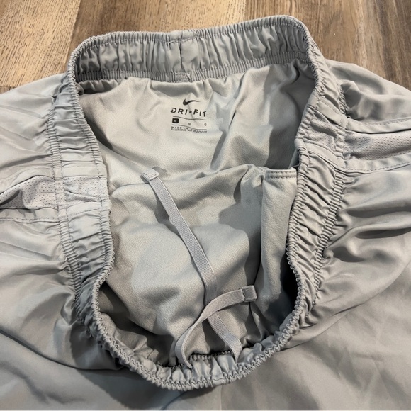 Nike Tempo
Women's Brief-Lined Running Shorts size L - Picture 6 of 8